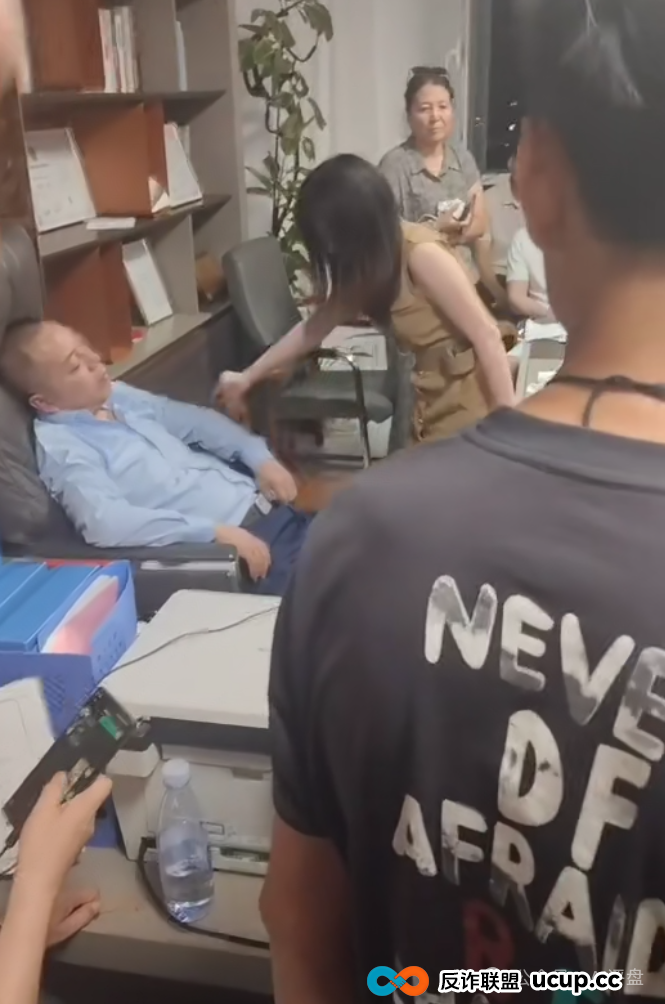 树拍易购资金盘崩盘，万人维权！警方已经立案了，特警接管在维持秩序，无数人血本无归！